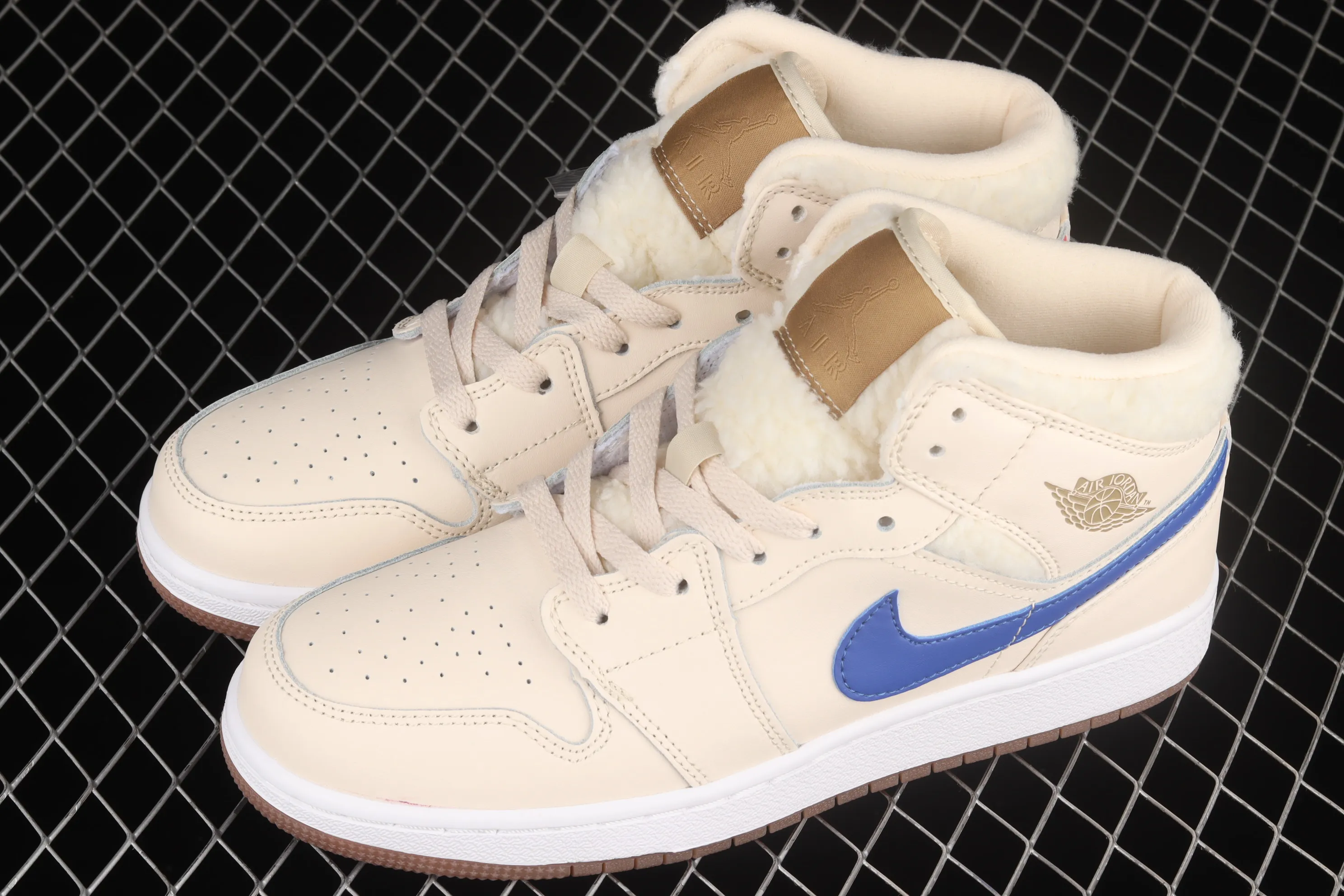 All Categories Air Jordan Jordan Series Basketball Shoes Air Jordan 1 Mid Air Jordan 1 Mid AJ1 Pearl Milk Tea Zhongbang Basketball Shoes DO2207-264